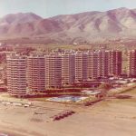 Fotografía aérea de la urbanización Playamar durante su construcción, del Estudio Lamela.