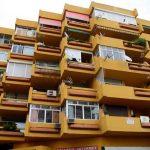 Detalle de la fachada a la avenida Isabel Manoja del conjunto San Enrique (autor: Igor Vera Vallejo).