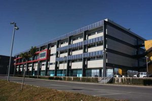 Escuela de Ingenierías de la UMA. Detalle de la fachada principal (foto Rodríguez Marín)