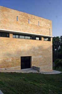 Edificio FORMAN en el Parque Tecnológico de Andalucía. Detalle de la fachada lateral (foto Rodríguez Marín)