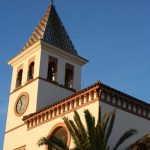 Iglesia Parroquial de Ntra. Sra. de los Dolores (Puerto de la Torre). Detalle de la torre campanario y fachada principal (foto Rodríguez Marín)