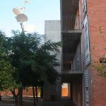 Residencia Universitaria de la UMA. Detalle de la fachada principal de un block residencial (foto Rodríguez Marín)